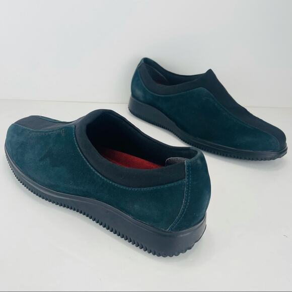 St. John's Bay Women Classic Sneaker Sz 8 Green Suede Slip-On Cushioned Footbed - Picture 2 of 16